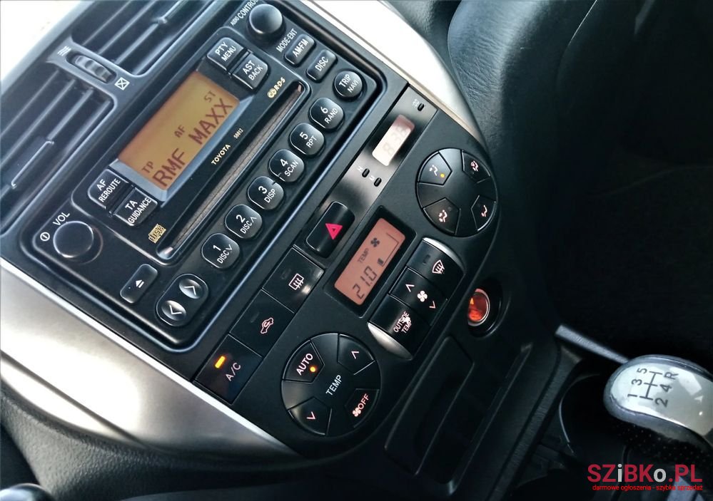 2005' Toyota RAV4 4X4 photo #4