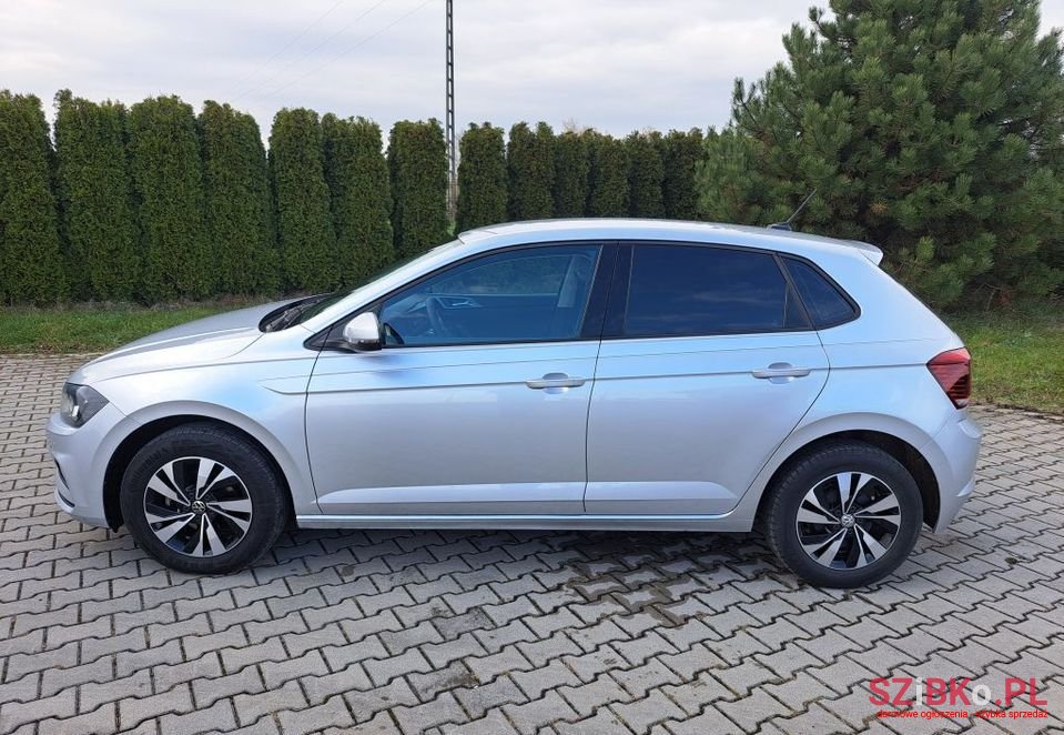 2017' Volkswagen Polo photo #3
