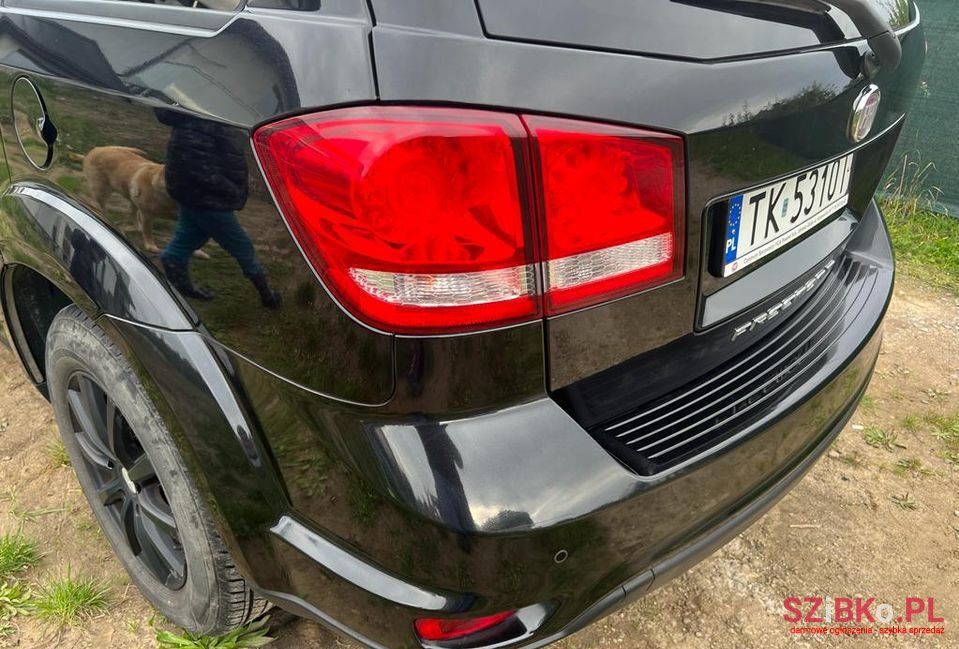 2011' Fiat Freemont photo #4