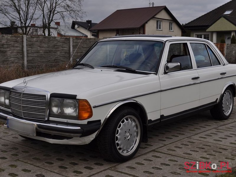 1982' Mercedes-Benz W123 photo #4