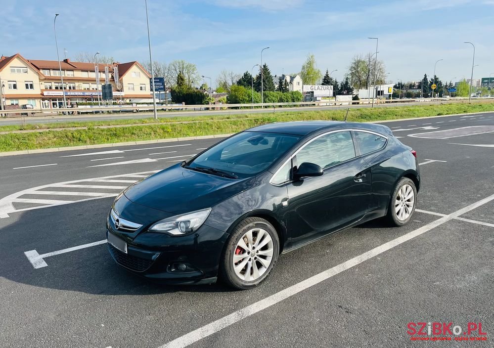 2011' Opel Astra photo #3