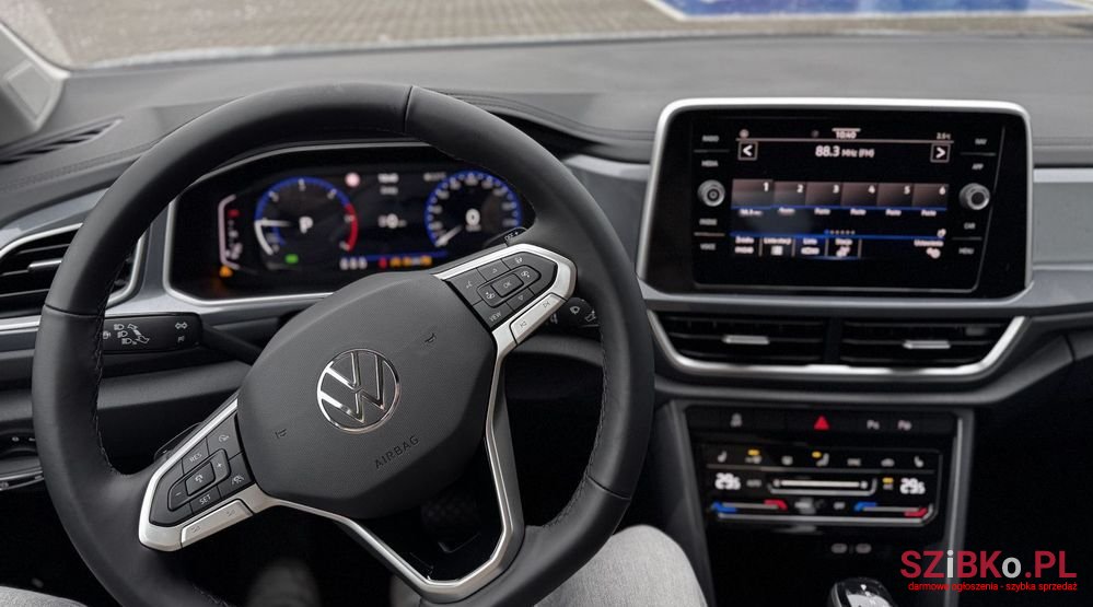 2024' Volkswagen T-Roc photo #5
