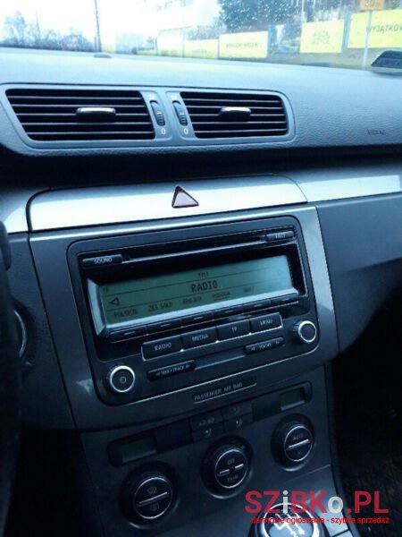 2008' Volkswagen Passat photo #5