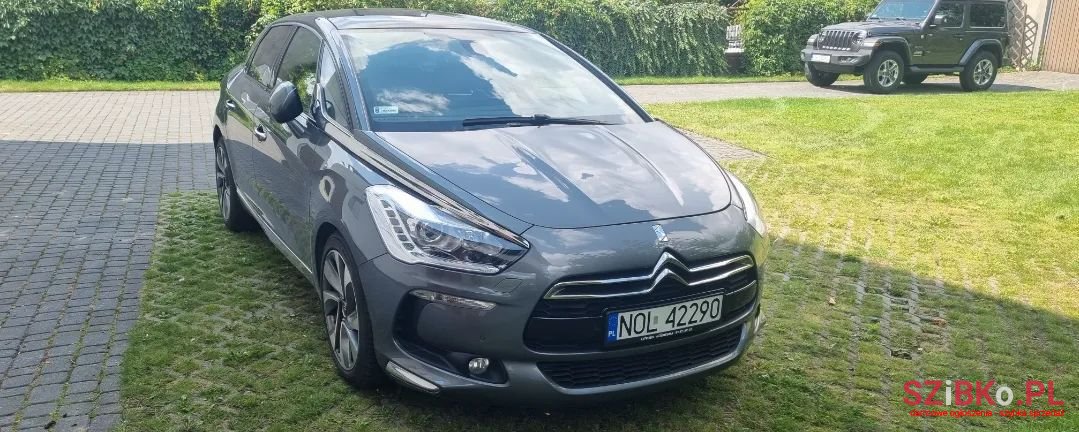 2012' Citroen DS5 photo #3
