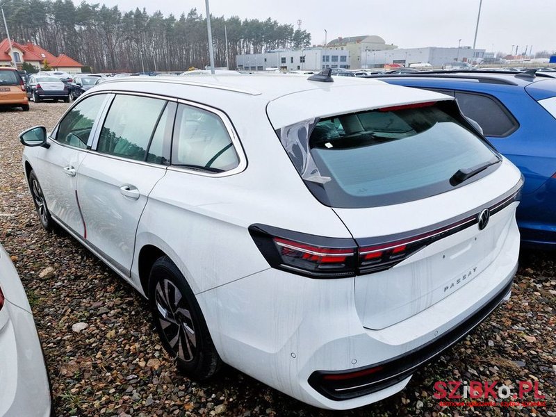 2024' Volkswagen Passat photo #3