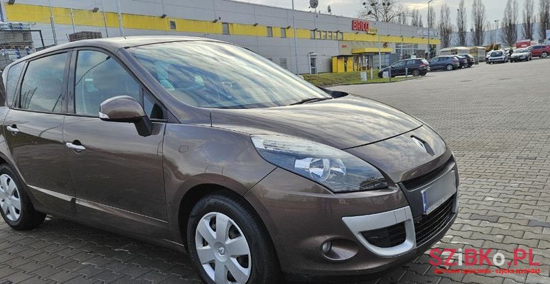 2010' Renault Scenic photo #1