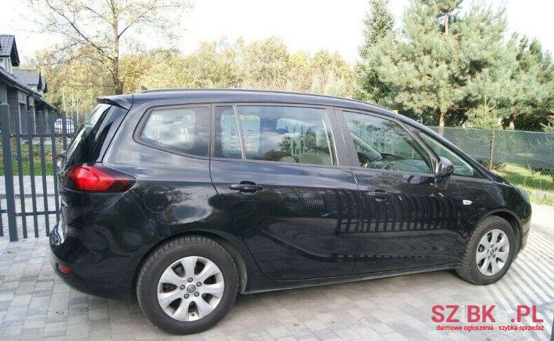 2013' Opel Zafira photo #1