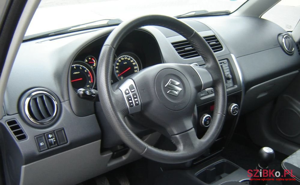 2012' Suzuki SX4 photo #6
