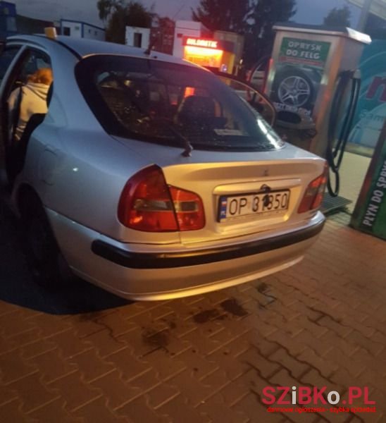 2004' Mitsubishi Carisma photo #1