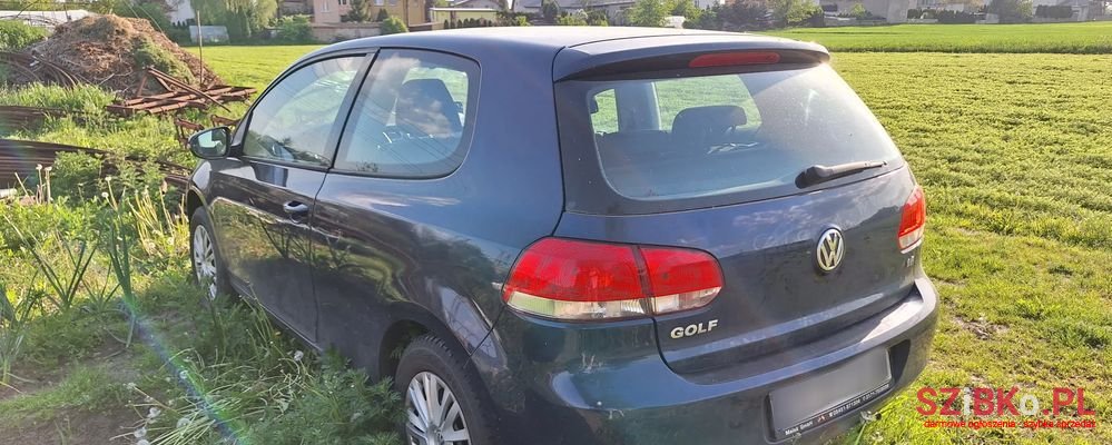 2009' Volkswagen Golf photo #5