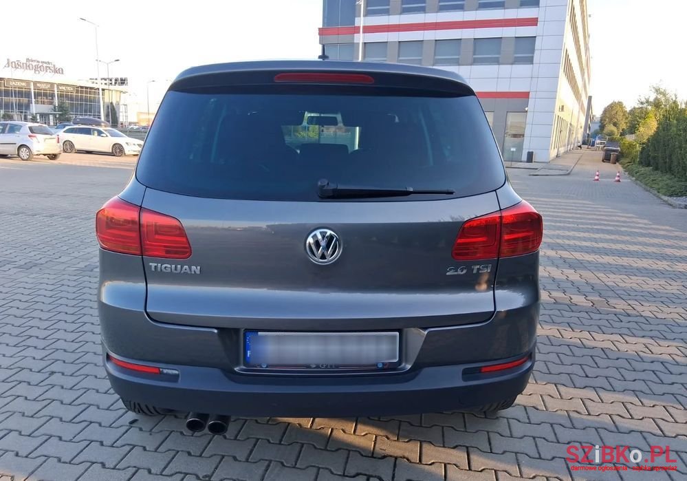 2012' Volkswagen Tiguan photo #5