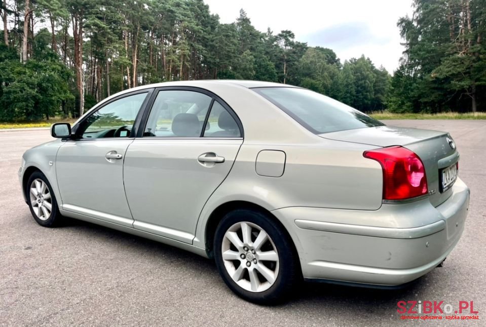 2004' Toyota Avensis photo #3