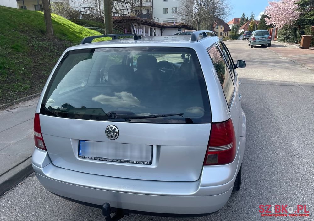 2004' Volkswagen Golf photo #6