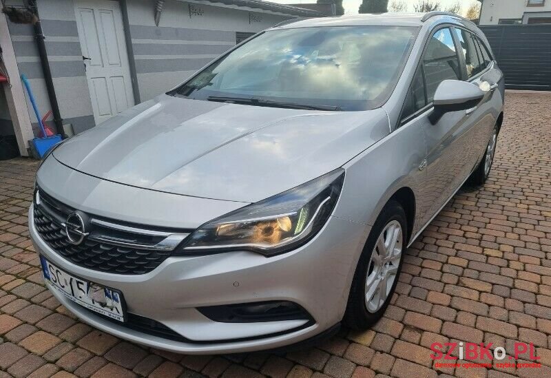 2017' Opel Astra photo #6