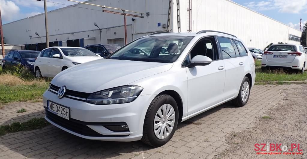 2017' Volkswagen Golf photo #1