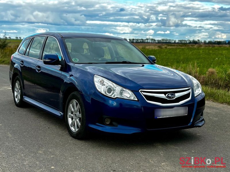 2011' Subaru Legacy photo #5