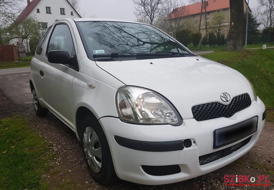 2004' Toyota Yaris photo #1