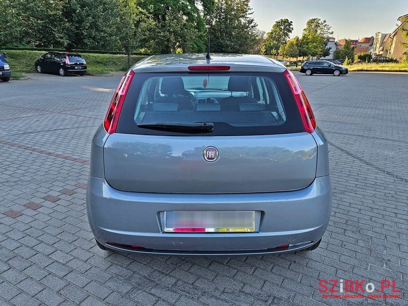 2009' Fiat Grande Punto 1.4 8V Dynamic photo #6