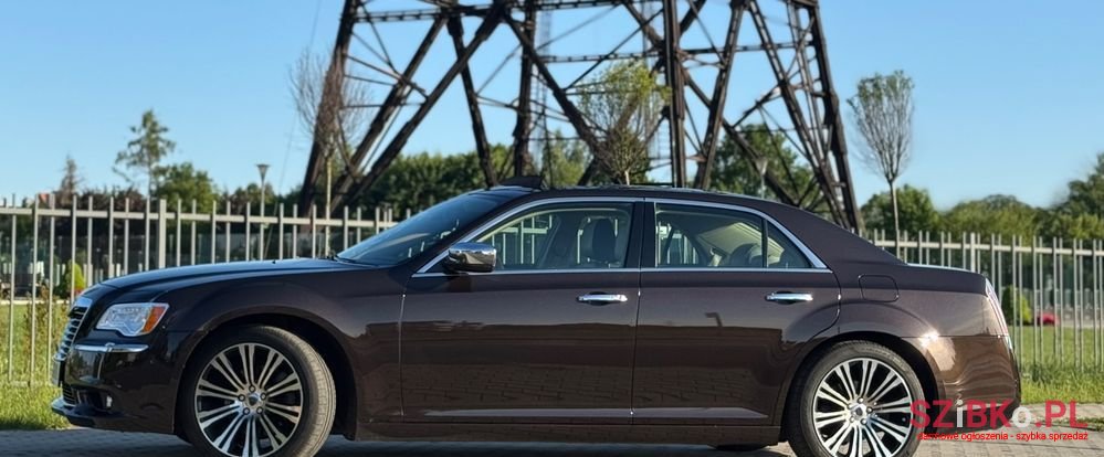 2011' Lancia Thema photo #3