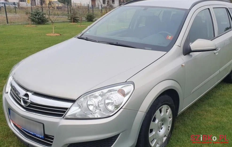 2008' Opel Astra photo #1