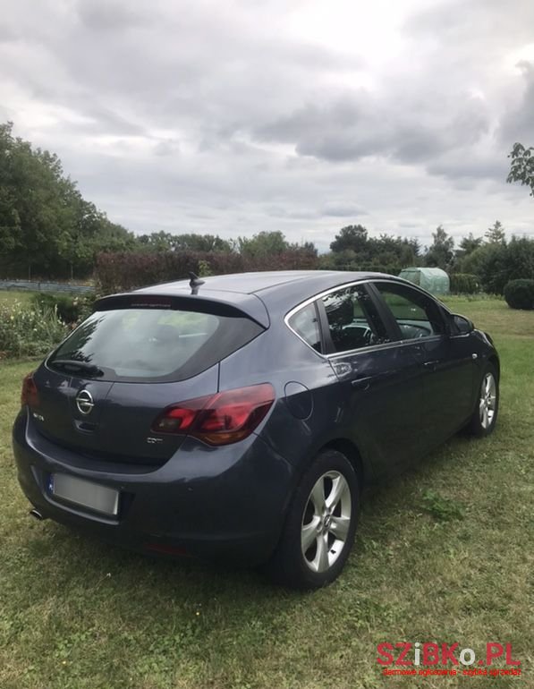 2010' Opel Astra photo #6