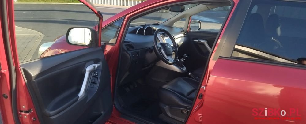 2010' Toyota Verso photo #5