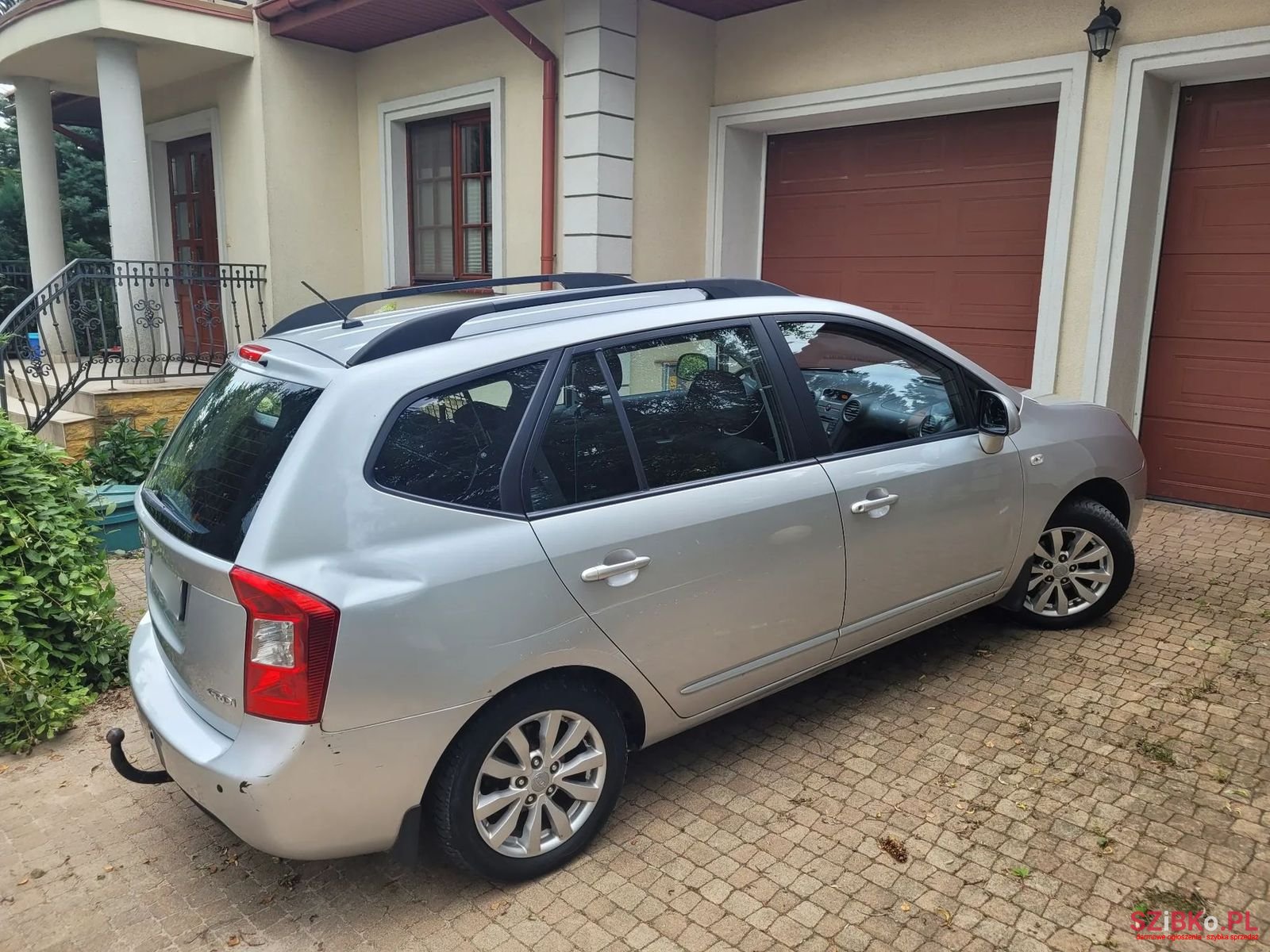 2009' Kia Carens photo #5