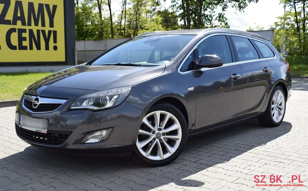 2011' Opel Astra 1.6 Turbo Cosmo photo #3