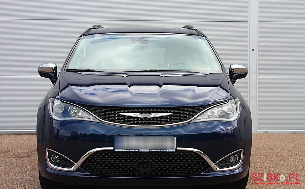 2017' Chrysler Pacifica photo #5