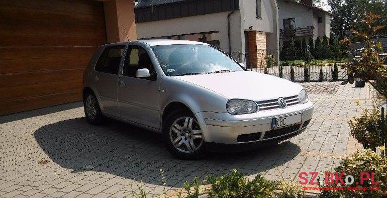 2002' Volkswagen Golf photo #2