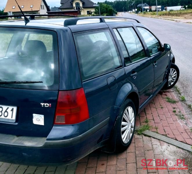 2003' Volkswagen Golf photo #2