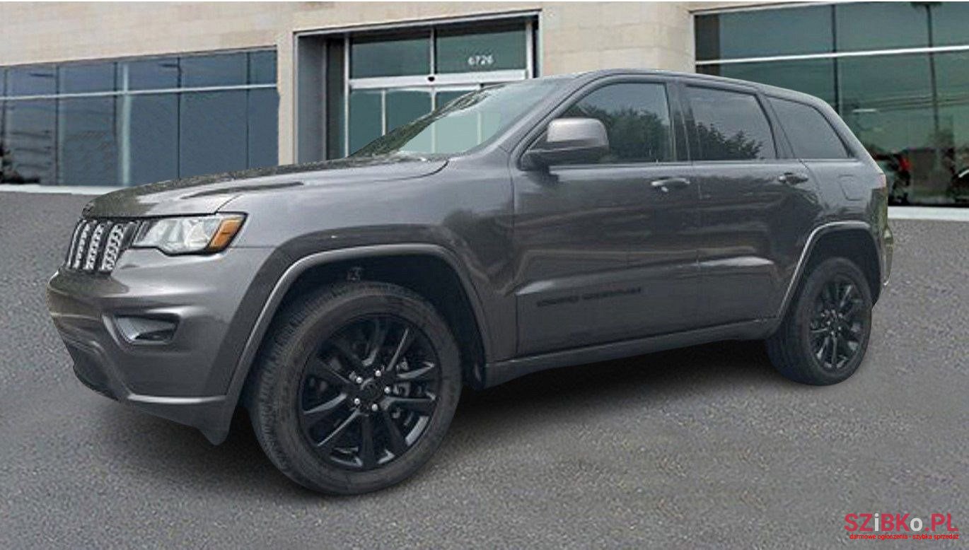 2020' Jeep Grand Cherokee photo #2
