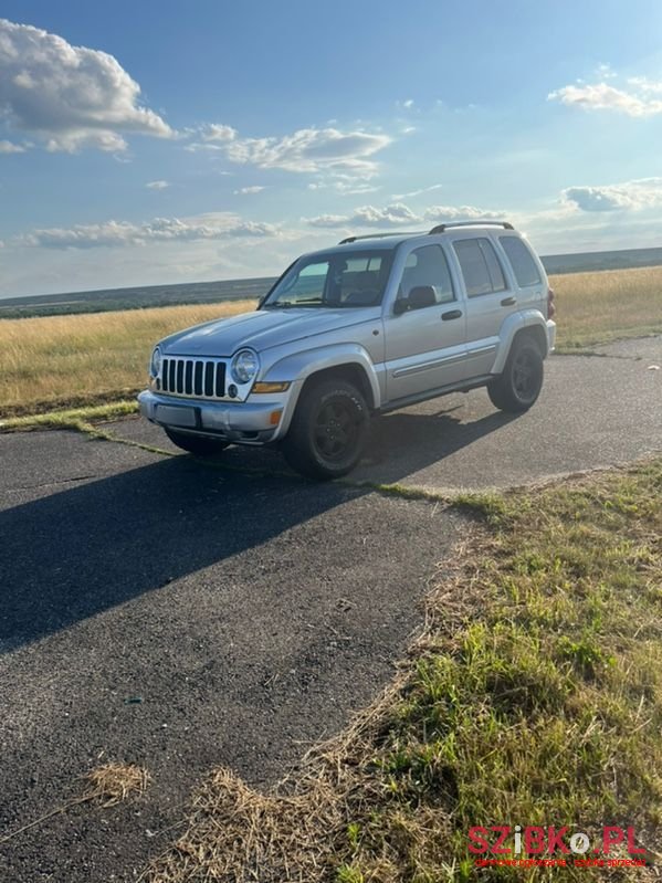 2005' Jeep Cherokee photo #1