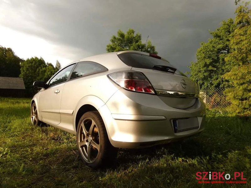 2005' Opel Astra Gtc 1.6 photo #5