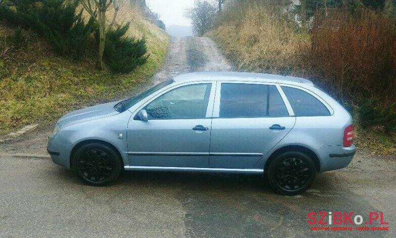 2002' Skoda Fabia photo #1