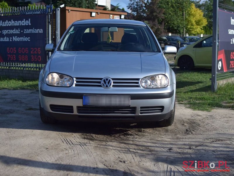 2002' Volkswagen Golf photo #2