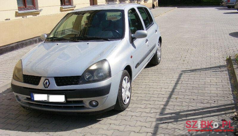 2002' Renault Clio photo #1