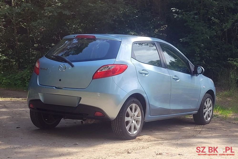 2011' Mazda 2 1.3 Kirei photo #3