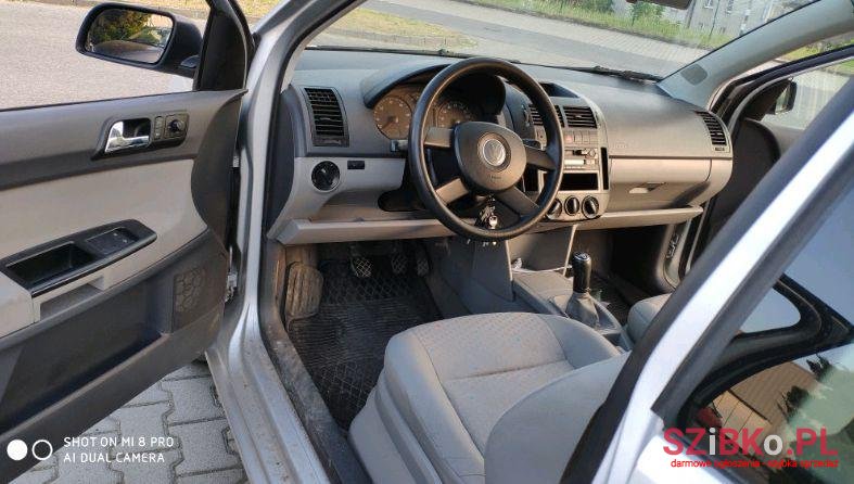 2003' Volkswagen Polo photo #2