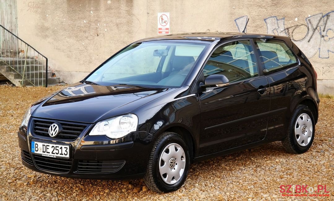 2005' Volkswagen Polo photo #5