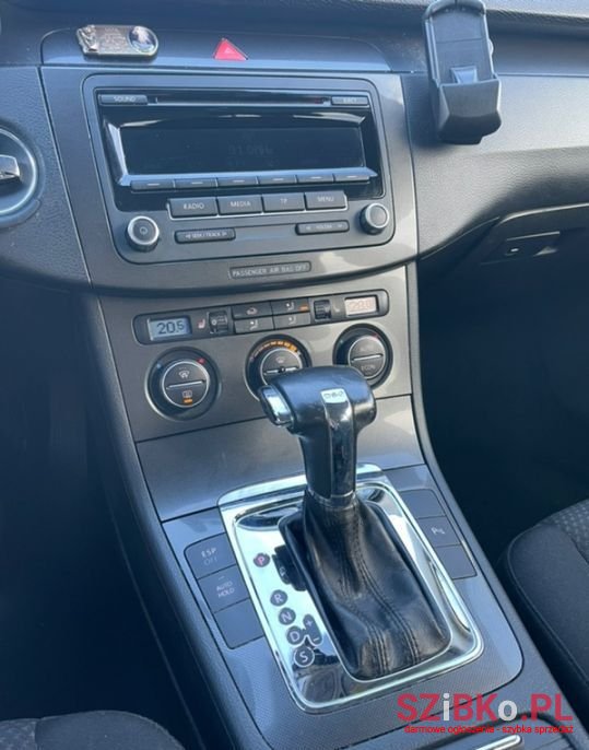 2006' Volkswagen Passat photo #6