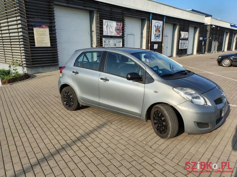 2009' Toyota Yaris photo #3