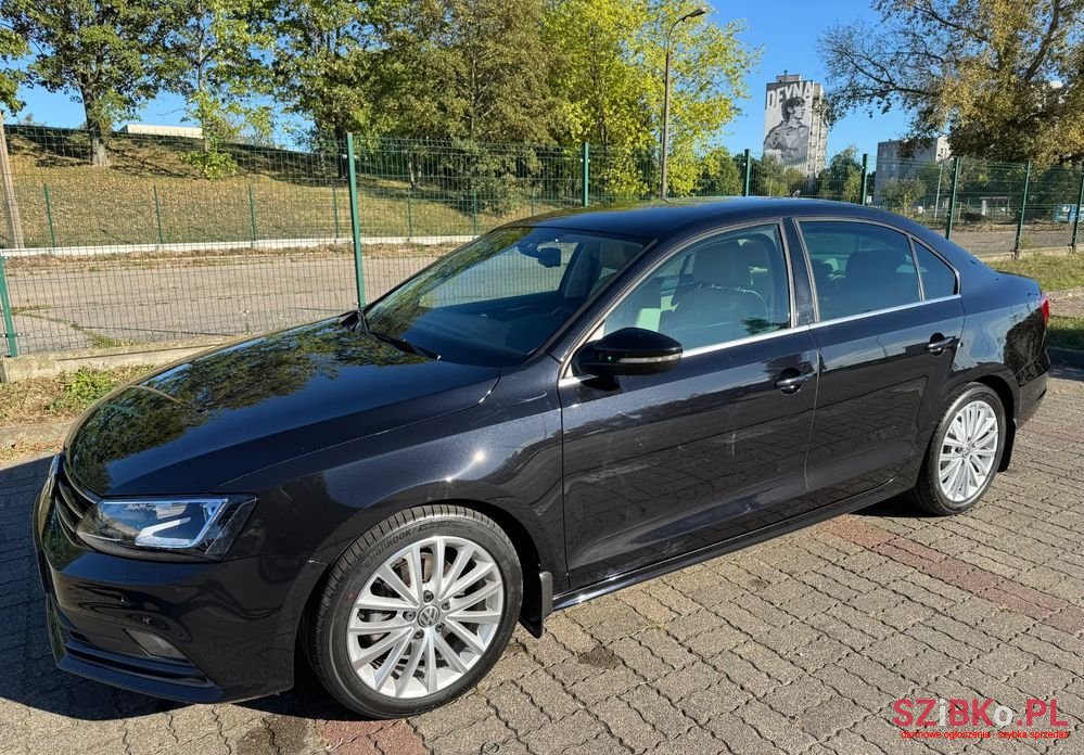 2015' Volkswagen Jetta photo #2