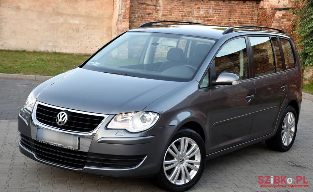 2007' Volkswagen Touran photo #3