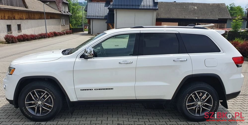 2017' Jeep Grand Cherokee photo #3