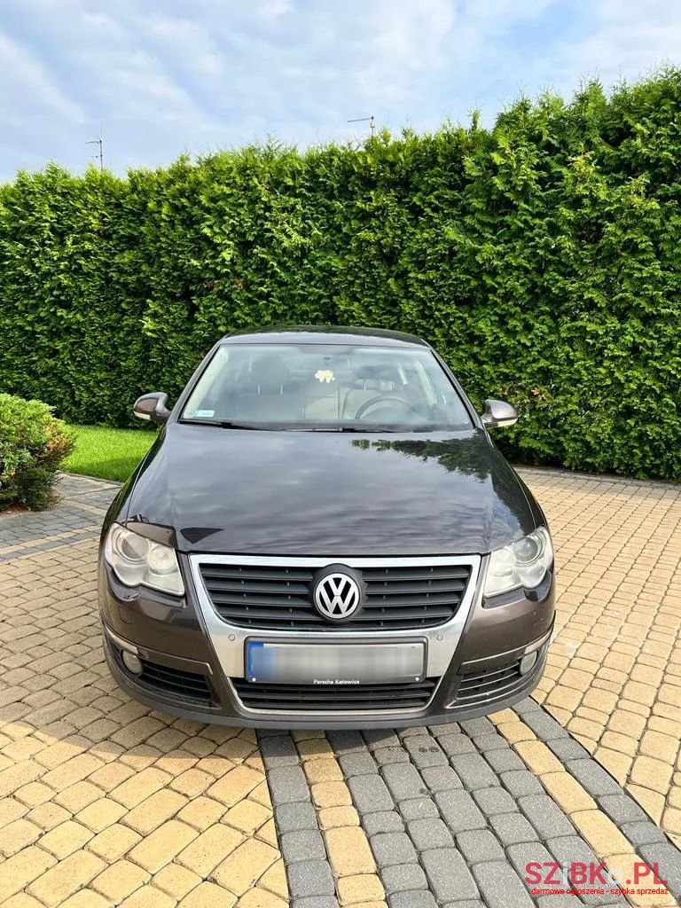 2009' Volkswagen Passat photo #2