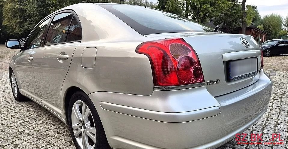 2004' Toyota Avensis 2.0 Vvt-I Prestige photo #1