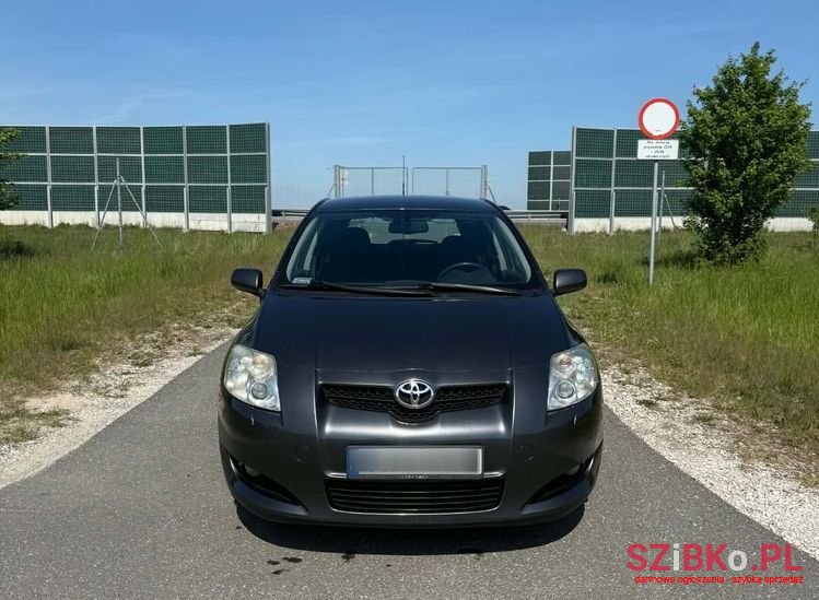 2007' Toyota Auris photo #1