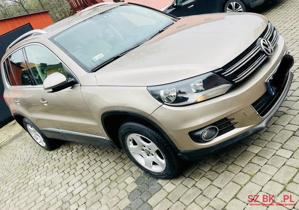 2012' Volkswagen Tiguan photo #2