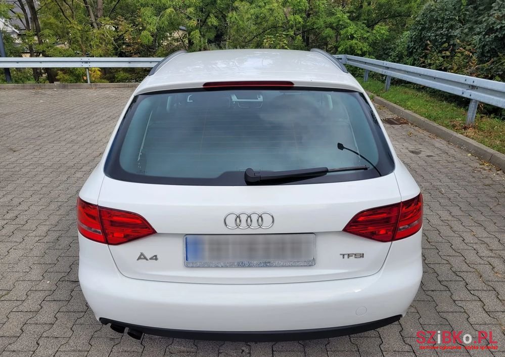 2011' Audi A4 Avant photo #6